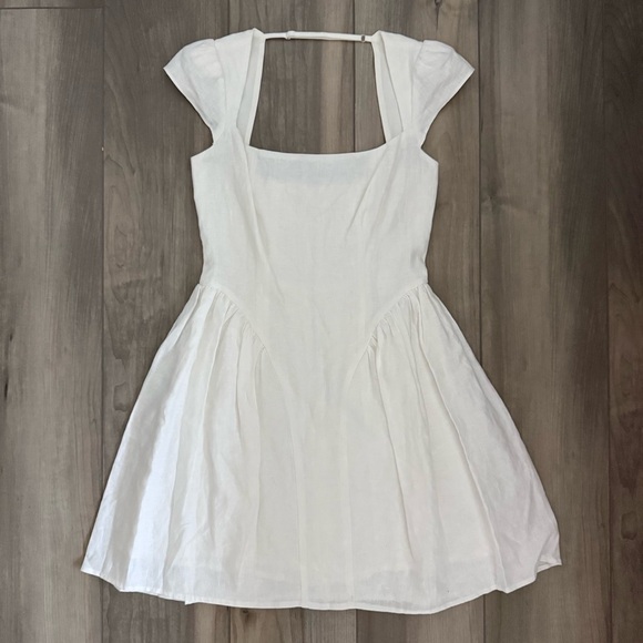 Reformation white Oaklyn linen dress - www.saryalcargochannel.com